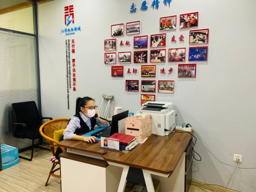 杜诚诚线上心理疏导工作照.jpg 杜诚诚线上心理疏导工作照.jpg